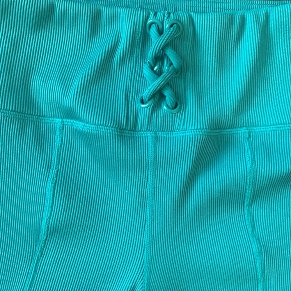 Live Well Active green ribbed athleisure bike shorts size M - Picture 2 of 3